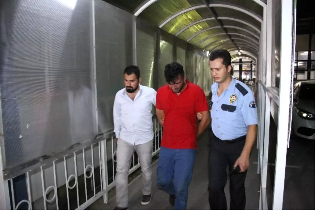 Tecavüz Etmek İstediği Kızı Sırtından Bıçakladı, Sürüklerken Polise Yakalandı