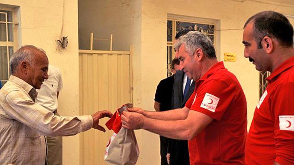 Türk Kızılayı\'ndan Kerkük\'te Kurban Yardımı