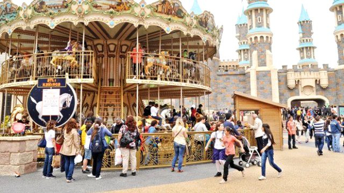 Vialand Temapark\'a Ziyaretçi Akını