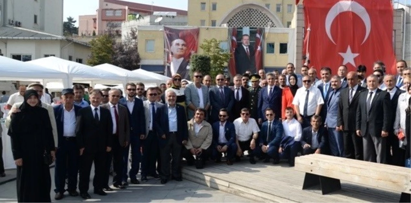 Demokrasi Meydanı\'nda Bayramlaşma Töreni