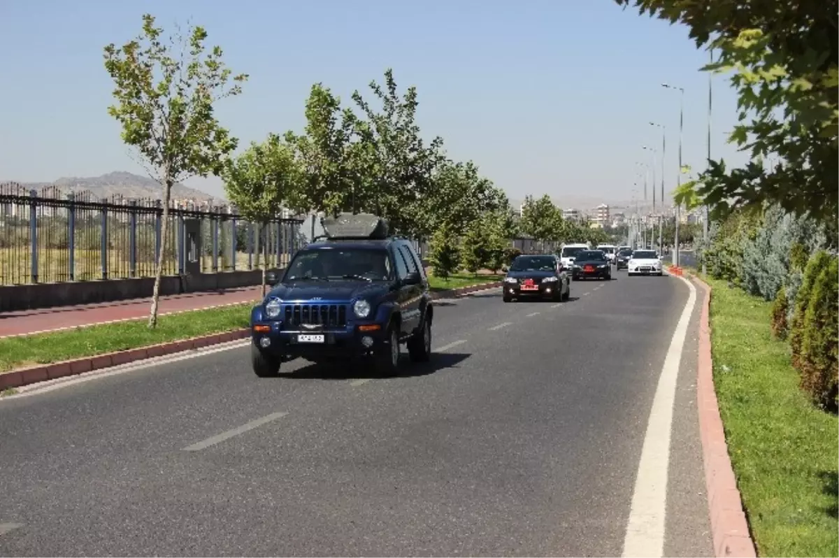 Genelkurmay Başkanı\'nın Geçiş Güzergahındaki Şüpheli Poşet Polisi Harekete Geçirdi