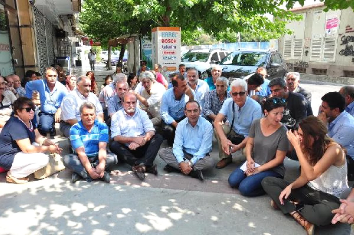 Hdp İzmir\'de Oturma Eylemi Yaptı