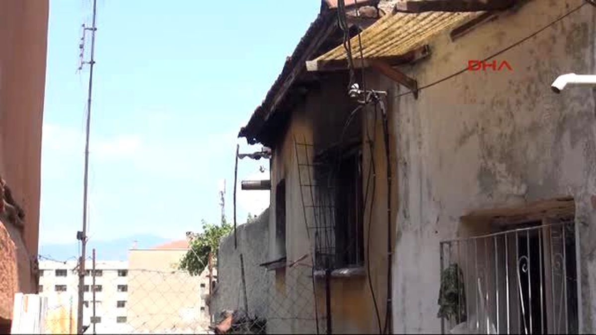 İzmir - Suriyeli Ailenin Evinde Çıkan Yangında 1 Kadın Hayatını Kaybetti- Gündüz Görüntüleri