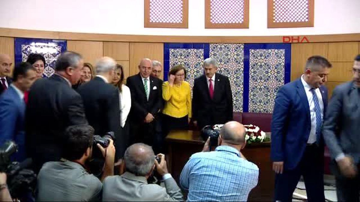 MHP Genel Başkanı Devlet Bahçeli, Genel Merkez Tören Salonu\'nda Partililerle Bayramlaştı