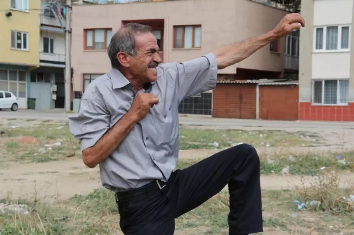 Boğaya Karate Yapan Adam Sosyal Medyada Günün Konusu Oldu