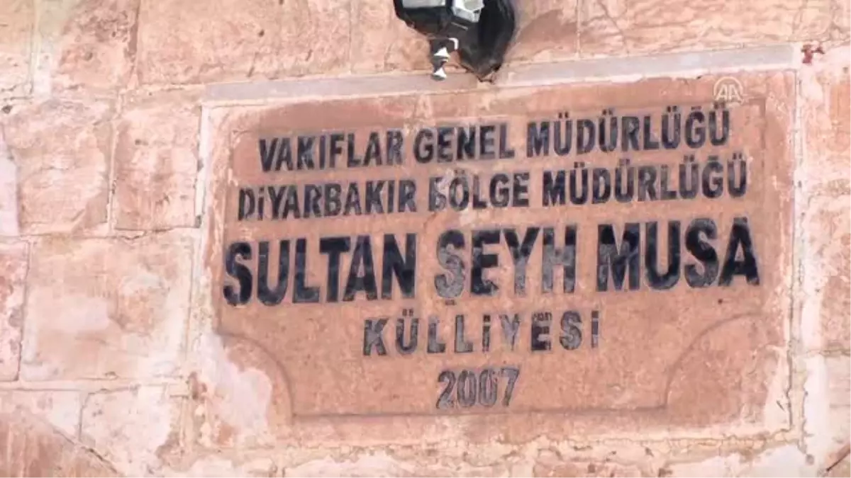 Sultan Şeyhmus Türbesi\'nde Bayram Yoğunluğu