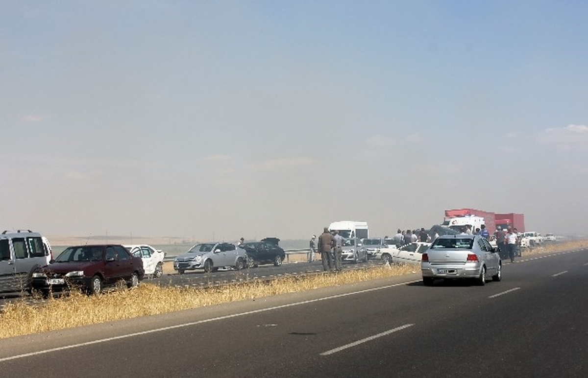 Anız Yangını Zincirleme Kazaya Neden Oldu: 20 Yaralı
