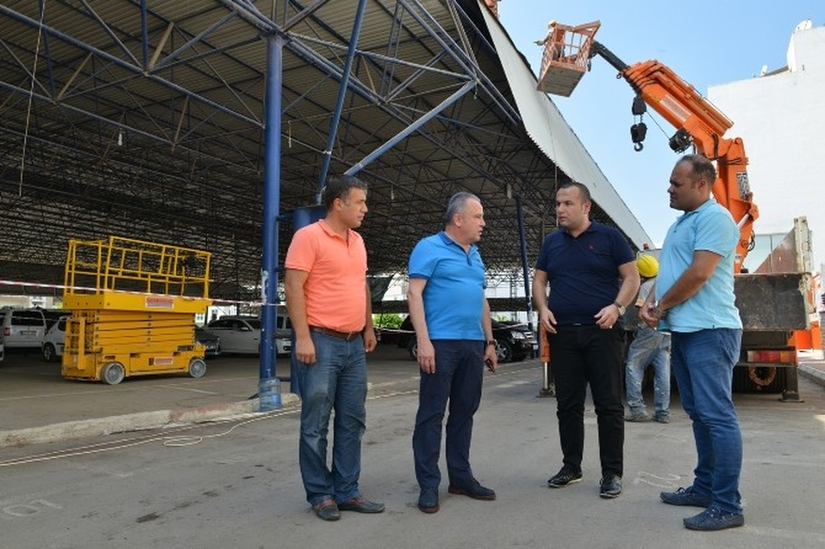 Başkan Böcek, Liman Kapalı Semt Pazarı Yenileme Çalışmalarını İnceledi