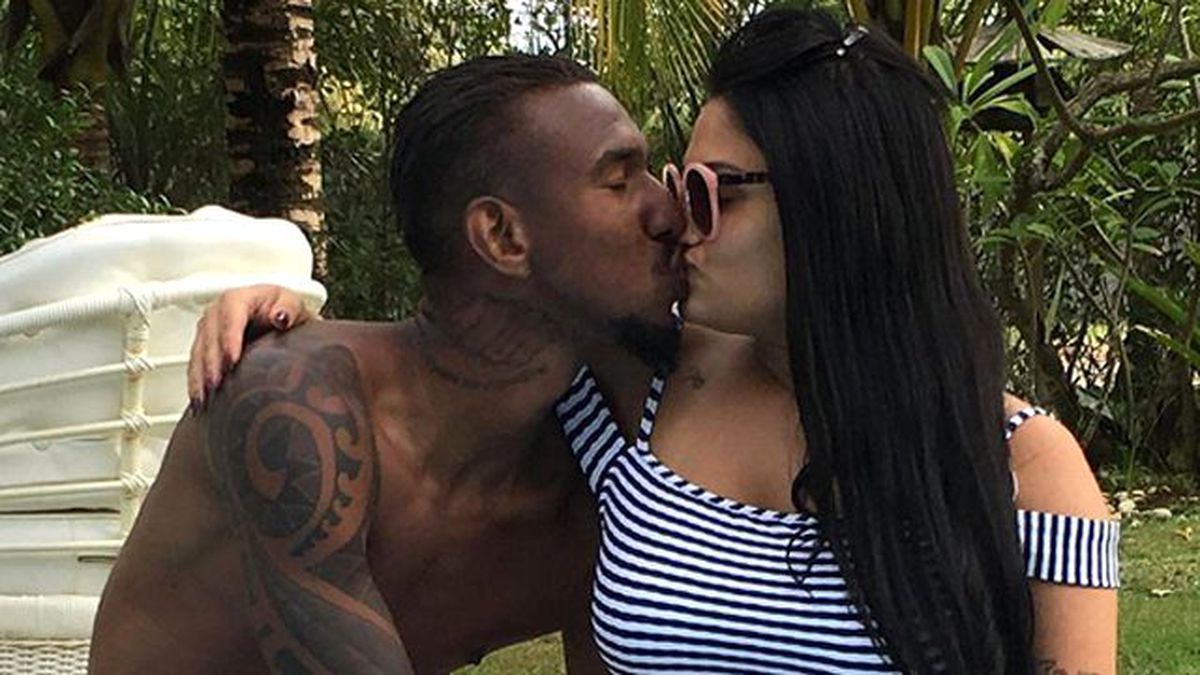 Benfica'lı Taraftarlar Talisca'nın Eşine İğrenç Hakaretler Yağdırdı