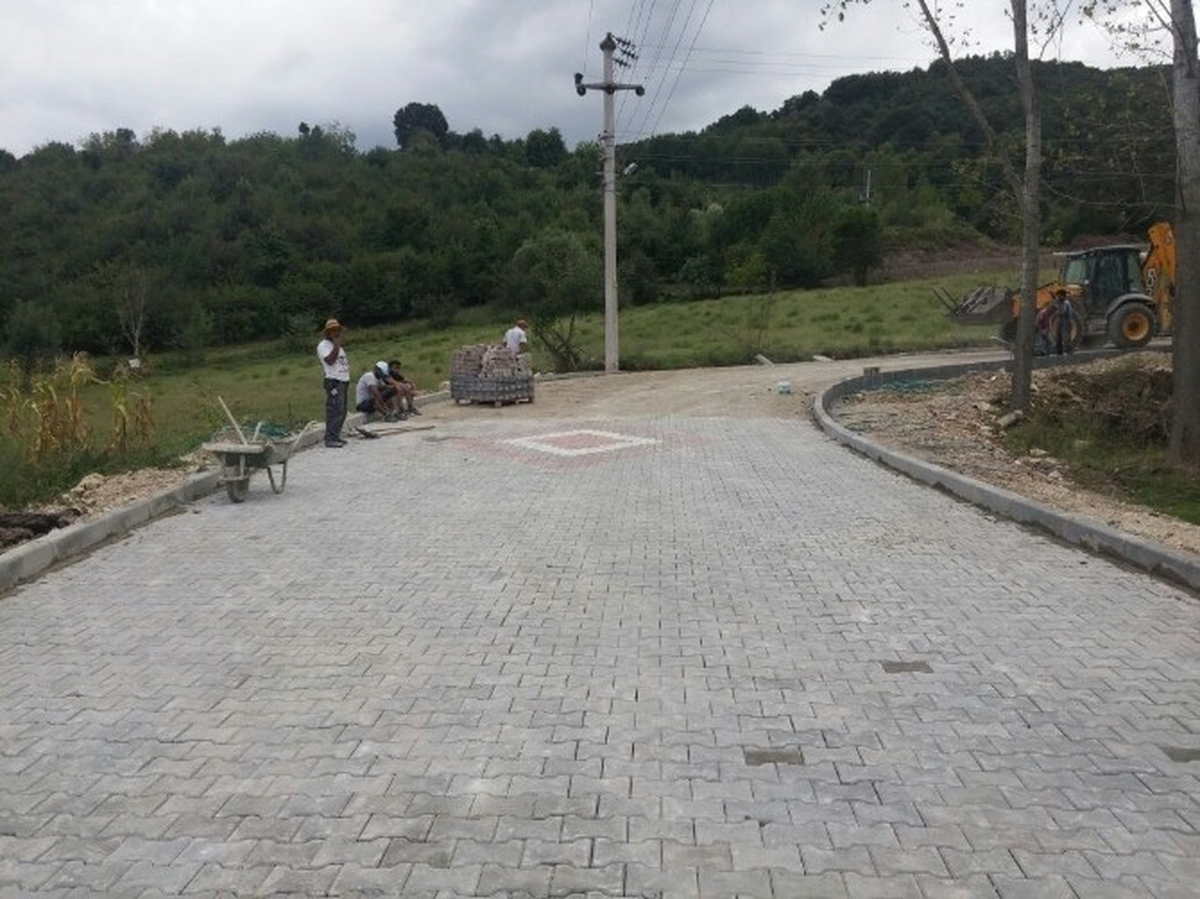 Büyükşehir Yol Yapım Çalışmalarına Devam Ediyor