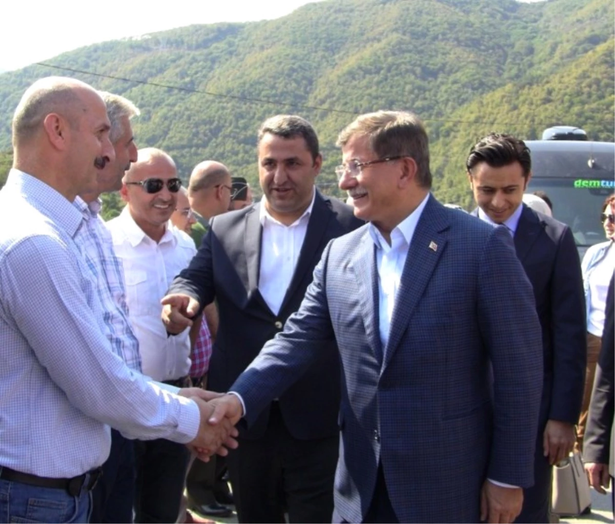 Eski Başbakan Davutoğlu Kurban Bayramı Tatilini Artvin\'de Geçiriyor