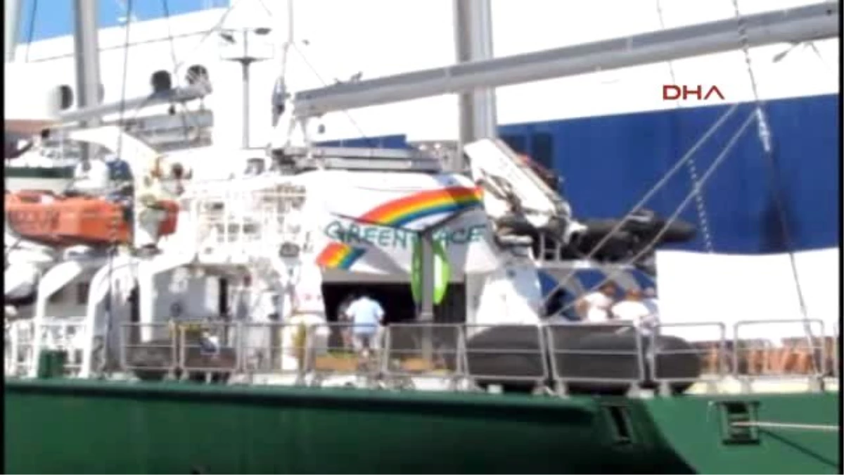İzmir Greenpeace\'in Çevreci Gemisi Rainbow Warrior-3 Çeşme\'de