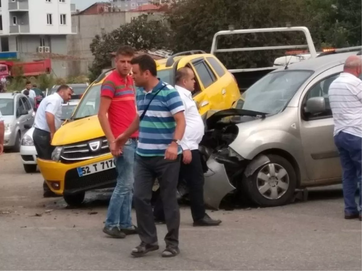 Ordu\'da Trafik Kazaları: 4 Yaralı