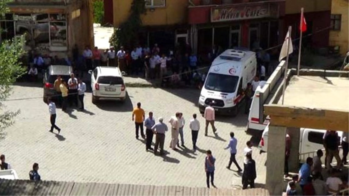 Hakkari\'de AK Partili Siyasetçi Öldürüldü, Ardından Köyde Sokağa Çıkma Yasağı İlan Edildi