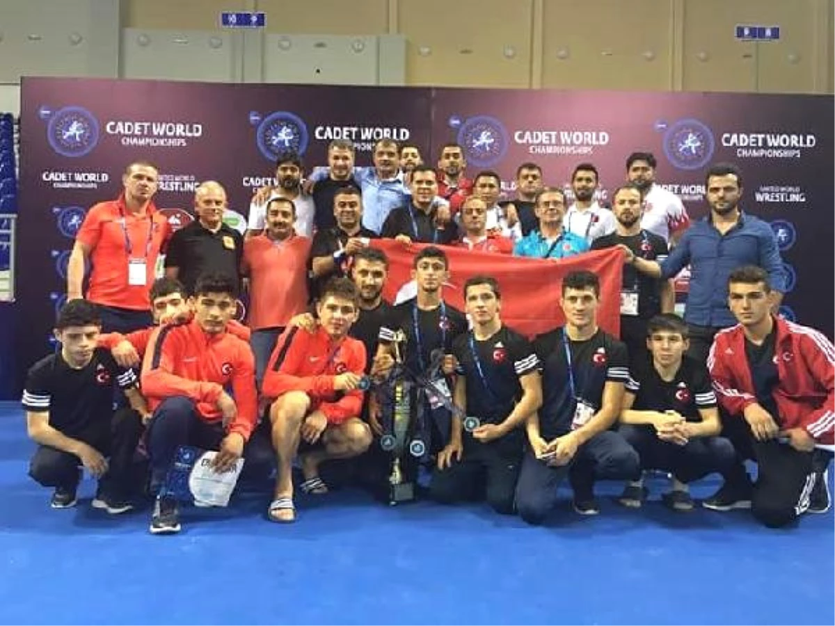 Türkiye, Dünya Yıldızlar Grekoromen Güreş Şampiyonası\'nda 3. Oldu