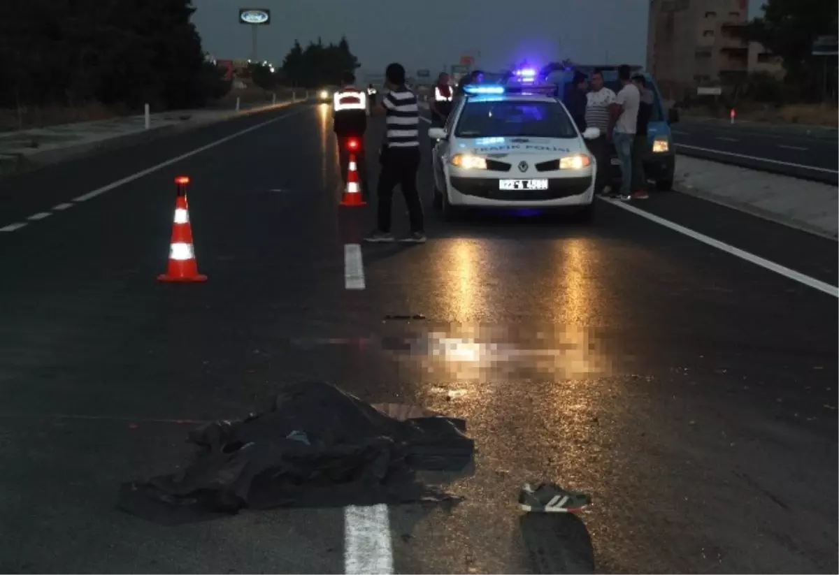 Edirne'de Feci Kaza! Üzerinden 1 Otobüs, 4 Araç Geçti