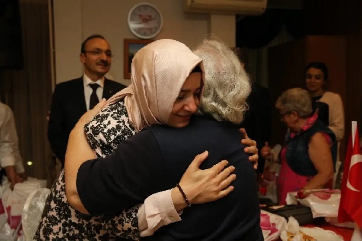 Aile ve Sosyal Politikalar Bakanı Kaya\'dan Bayram Ziyareti