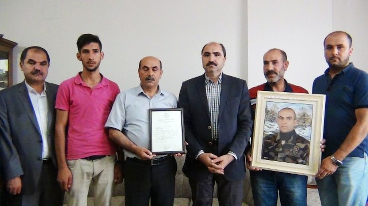 Başbakan Binali Yıldırım\'ın Ercişli Şehit Polis Memurunun Ailesine Yazdığı Mektup Teslim Edildi