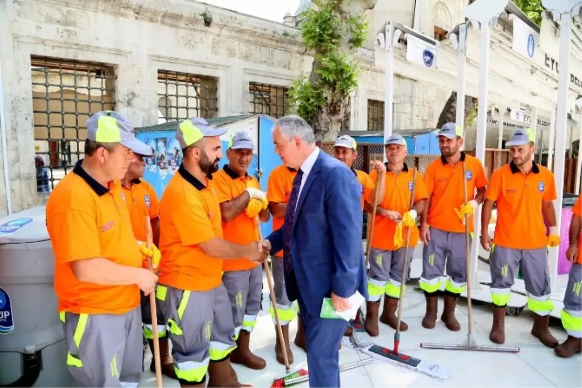 Eyüp\'te Kurban Satış ve Kesim Alanları Temizleniyor