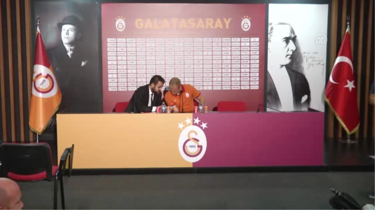 Galatasaraylı Futbolcu Semih Kaya, Basın Toplantısı Düzenledi (2)