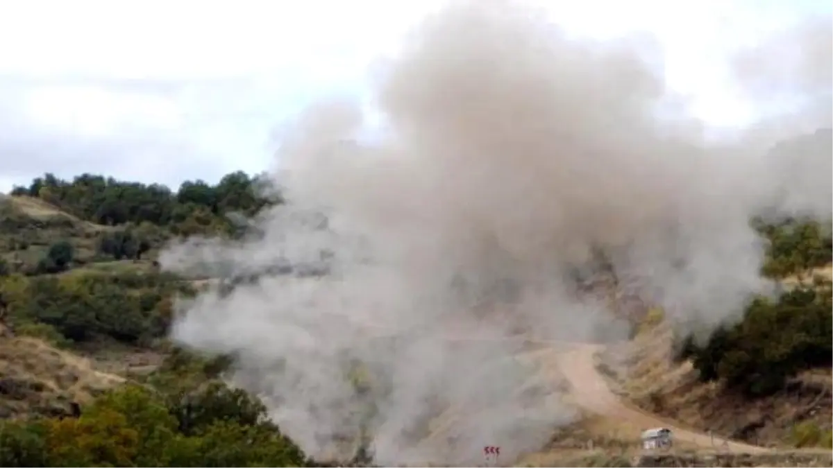 Hakkari\'de 5 Ton Bomba Yüklü Araç İmha Edildi