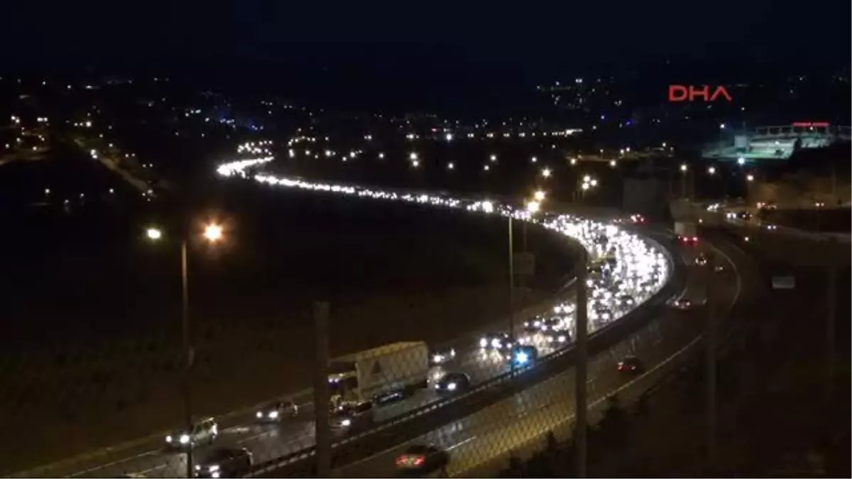 İzmit-Trafik Yoğunluğu Devam Ediyor