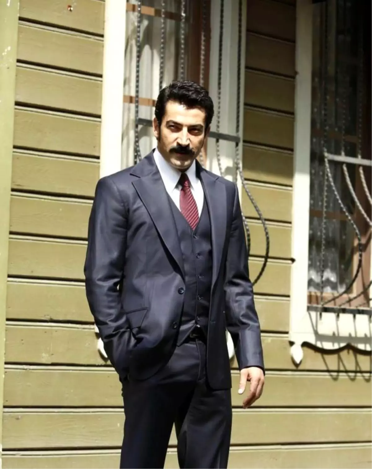 Kenan İmirzalıoğlu, Gizlice Kestiği Kurbanı Köylülere Dağıttı