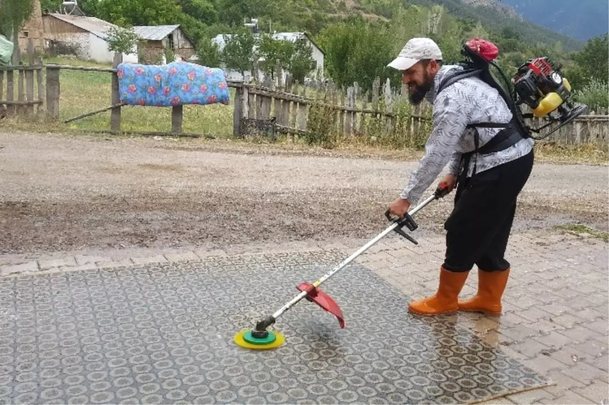 Ot Biçme Makinesi Gümüşhane\'de Halı Yıkama Makinesi Oldu