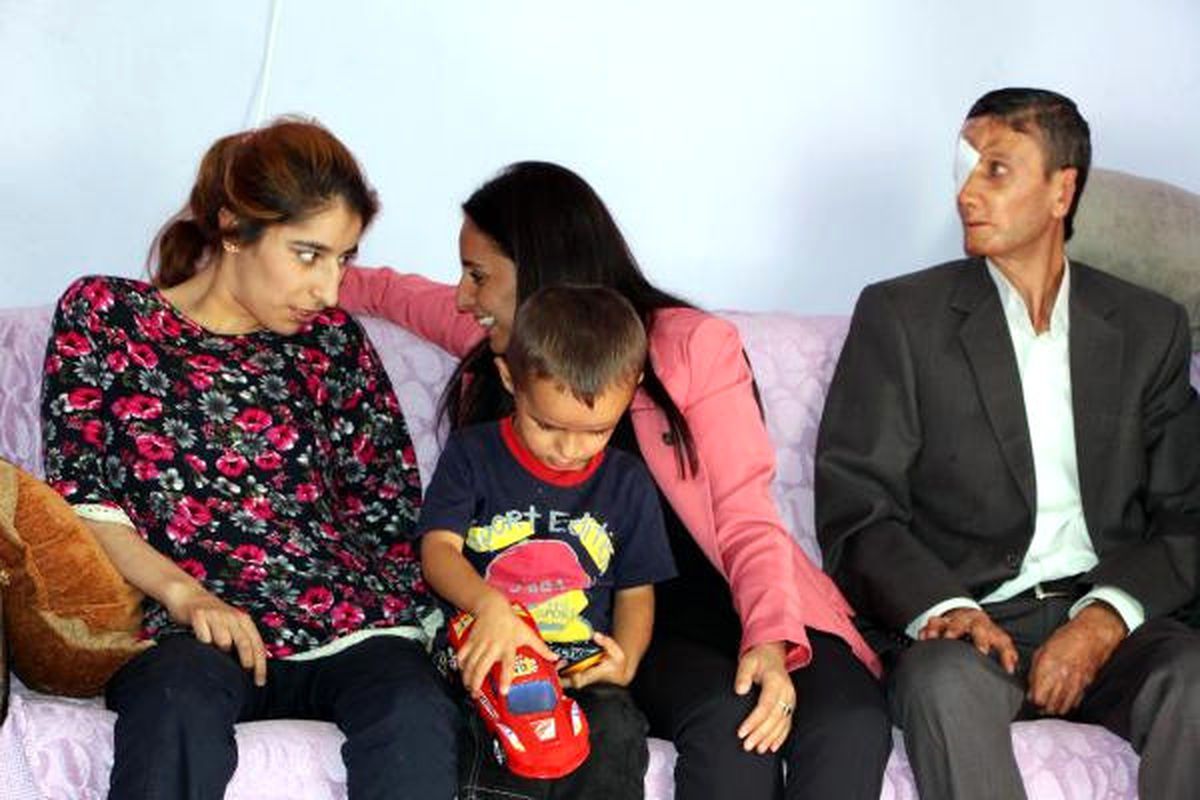 Silopi\'de Ak Partili Kadınlardan Engellilere Bayram Ziyareti