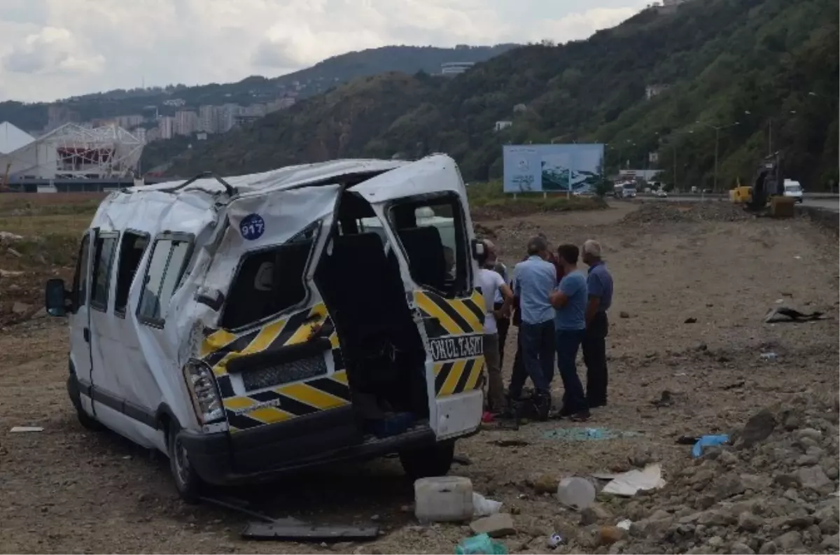 Trabzon\'da Bayram Dönüşü Trafik Kazası: 12 Yaralı