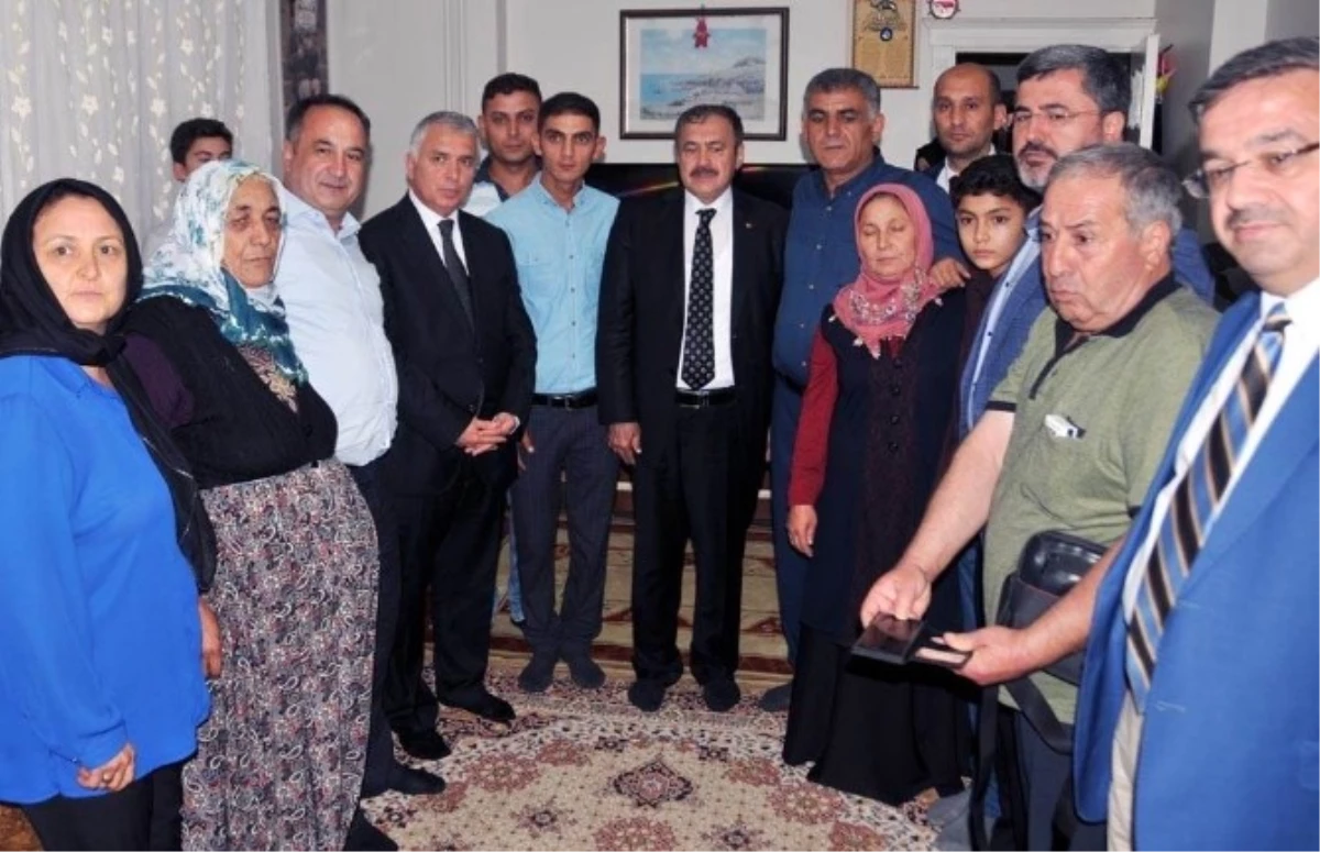 Bakan Eroğlu, Afyonkarahisar\'da Şehit Ailelerini Ziyaret Etti