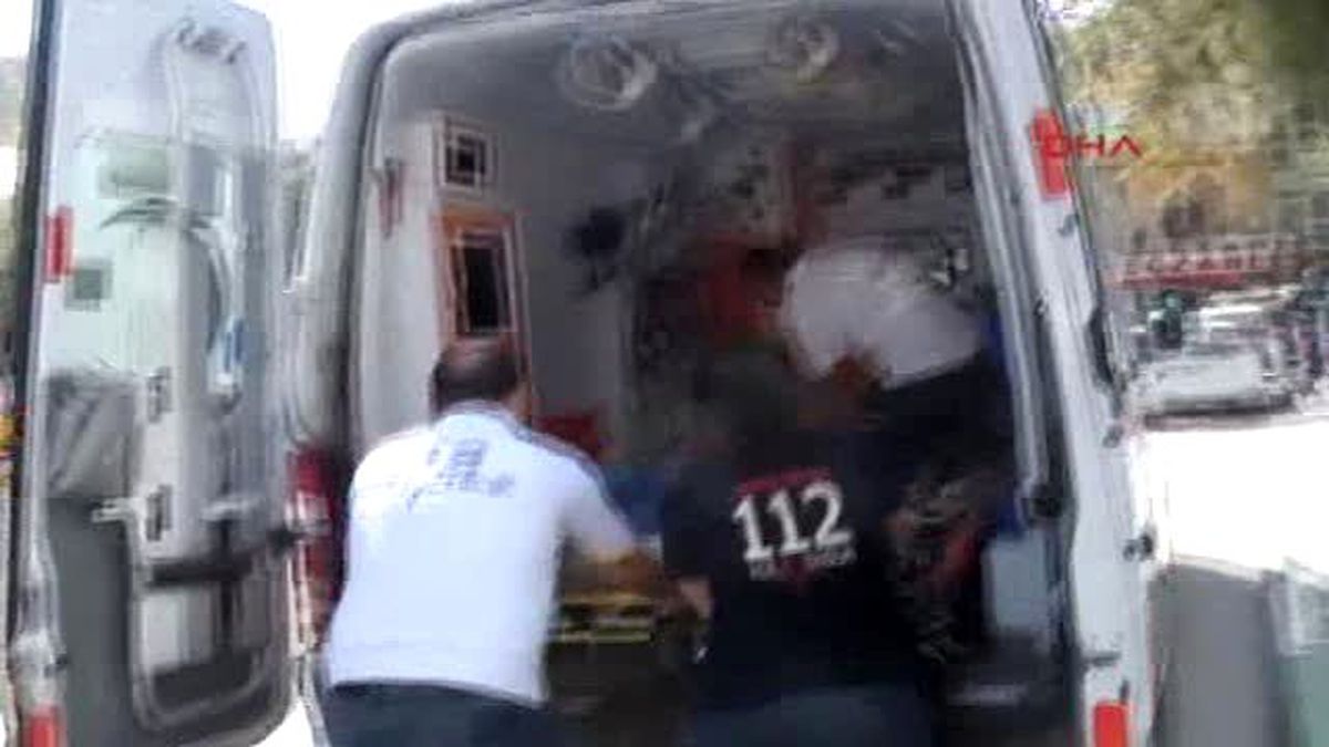 Bursa Birliğine Teslim Olmaya Geldi Avm\'nin Beşinci Katından Ölüme Atladı