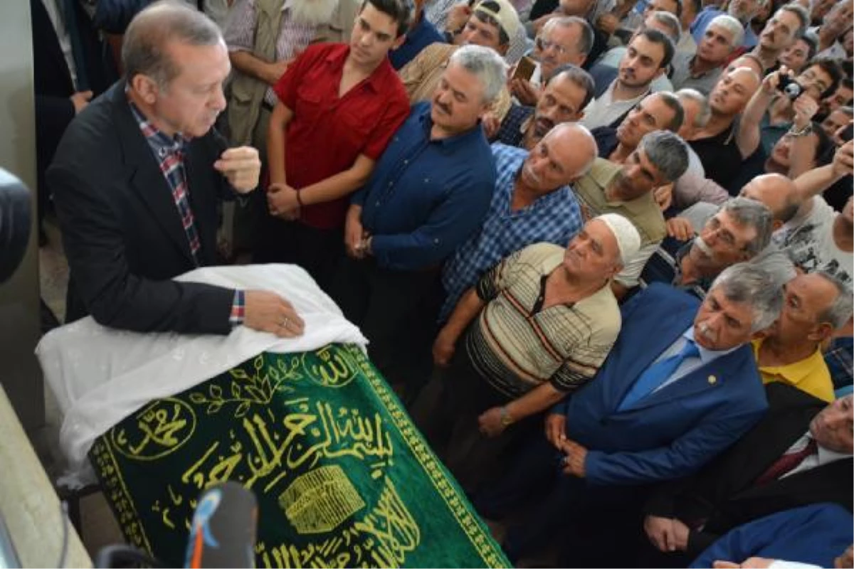 Cumhurbaşkanı Erdoğan, Erdek\'te Cenaze Törenine Katıldı (2)