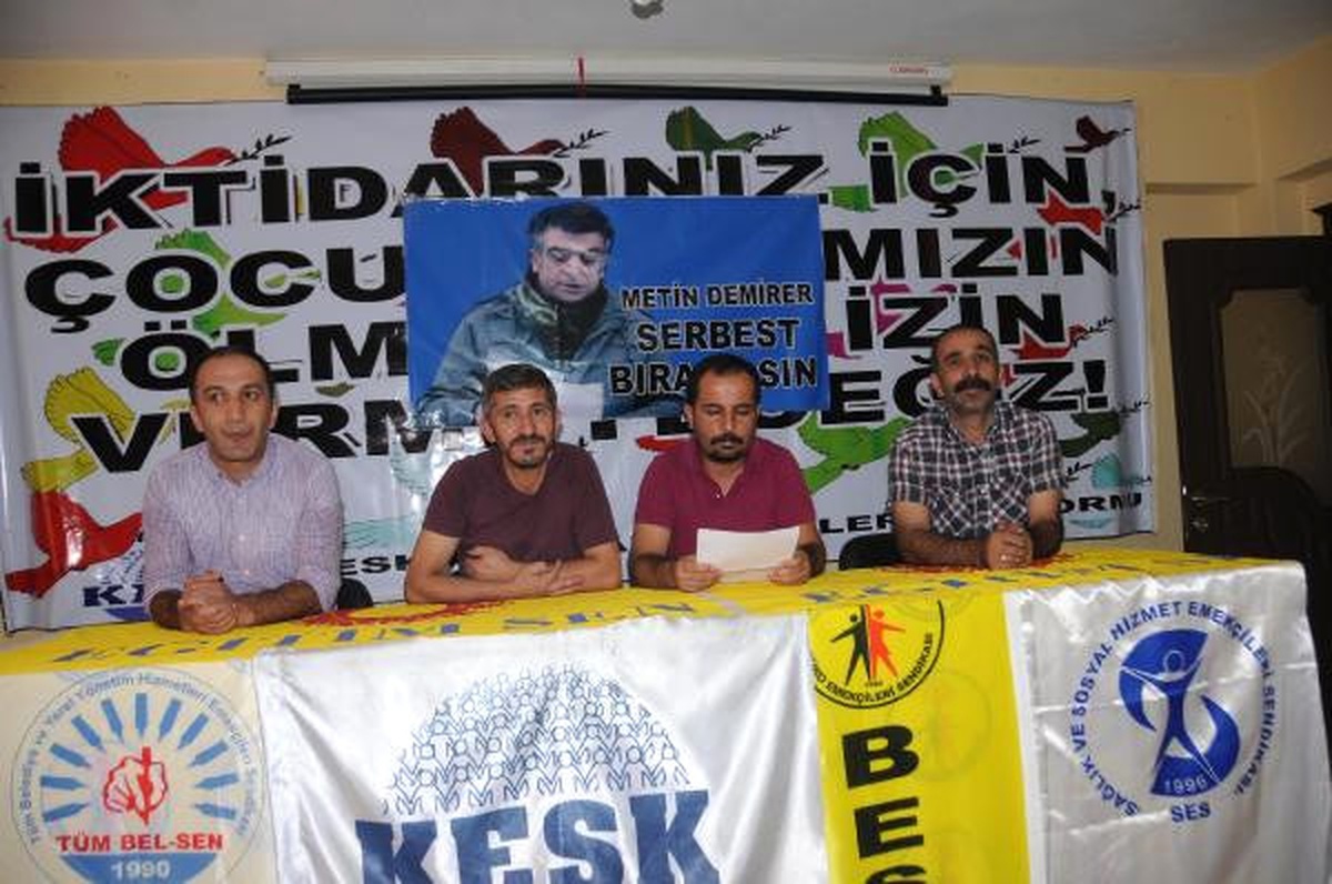 Hakkari\'de Kayyum Atamalarına ve Öğretmenlerin Açığa Alınmasına Tepki
