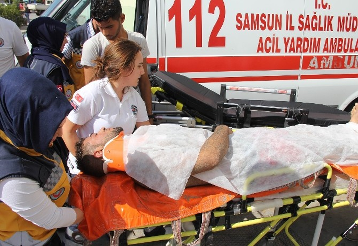 Iraklı Genci Boğulmaktan Vatandaşlar Kurtardı