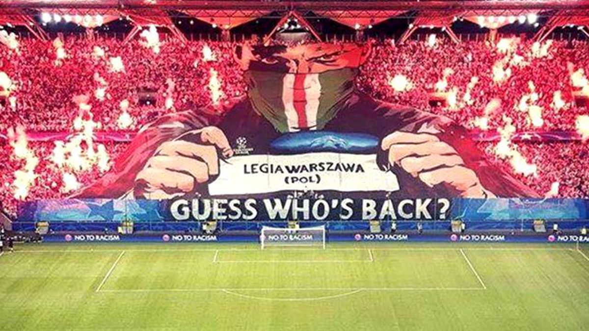Koreografi Yapan Legia Varşova'lı Taraftarlar, Dortmund Maçında Kahroldu