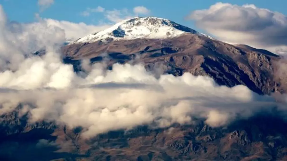 Munzur Dağı\'na Kar Yağdı