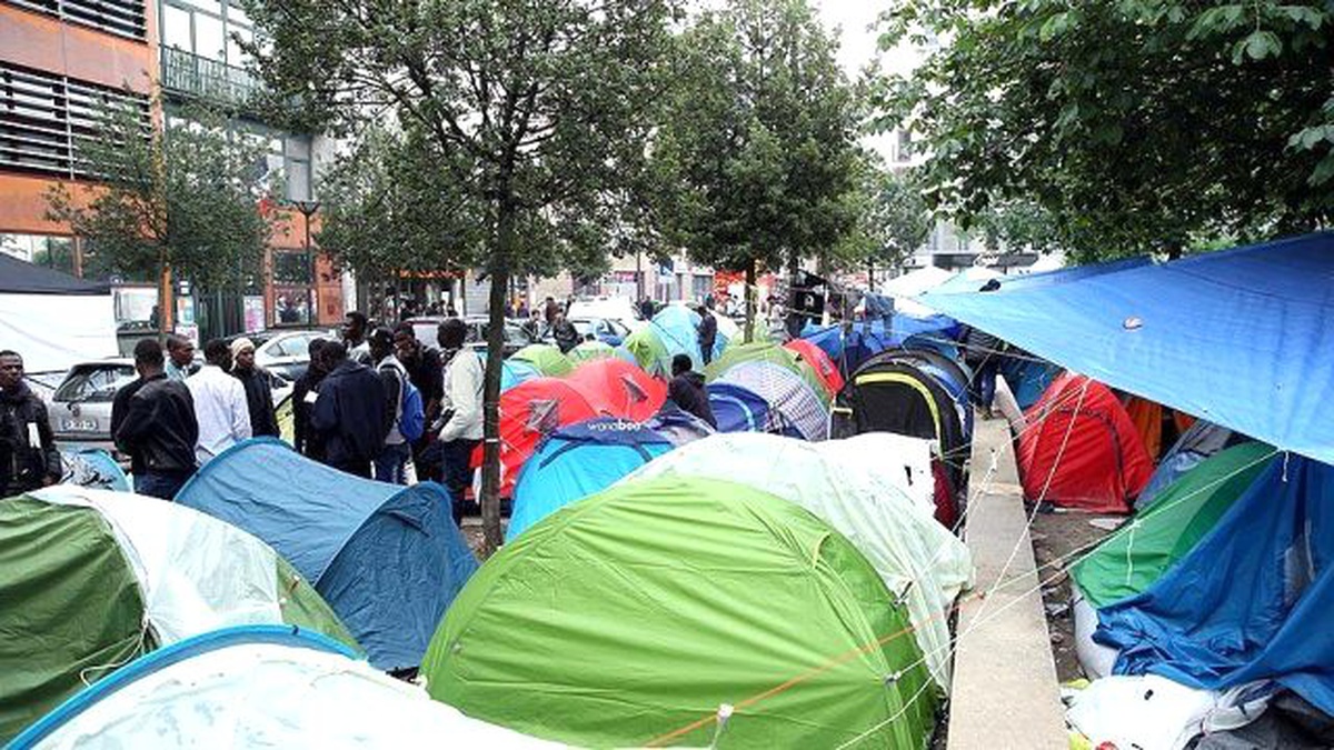 Paris\'te Sığınmacı Kampı Tahliye Edildi