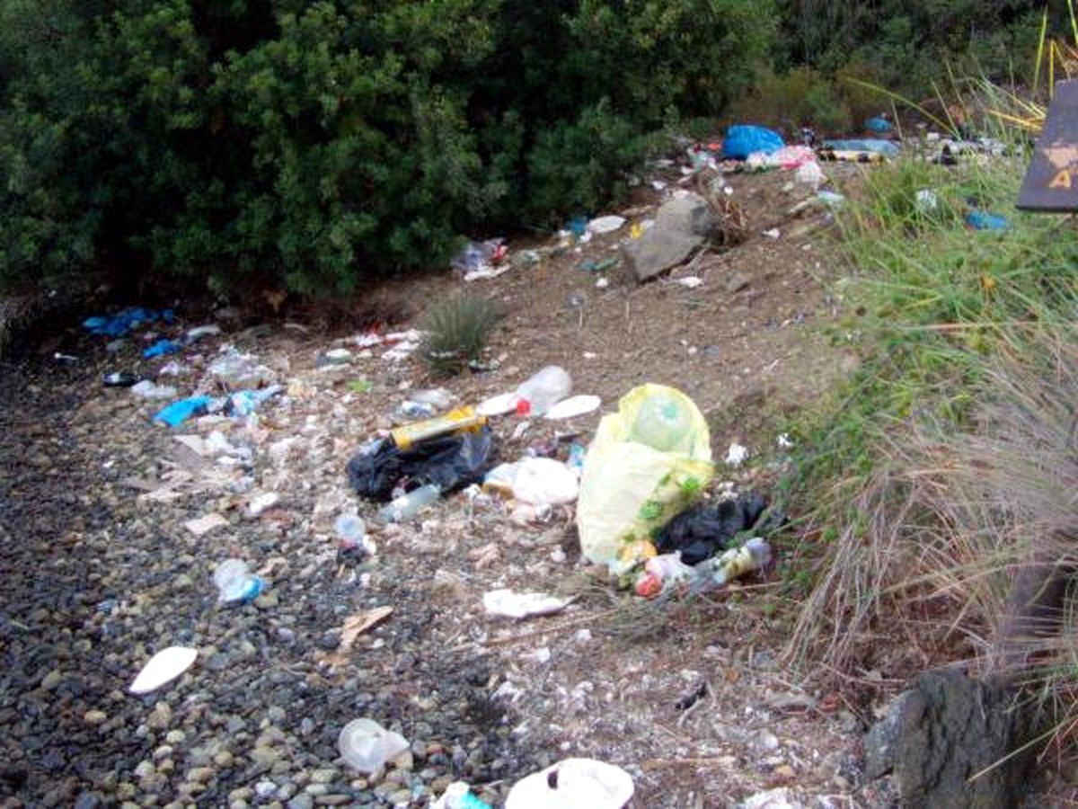 Tatilcilerden Geriye Çöpleri Kaldı