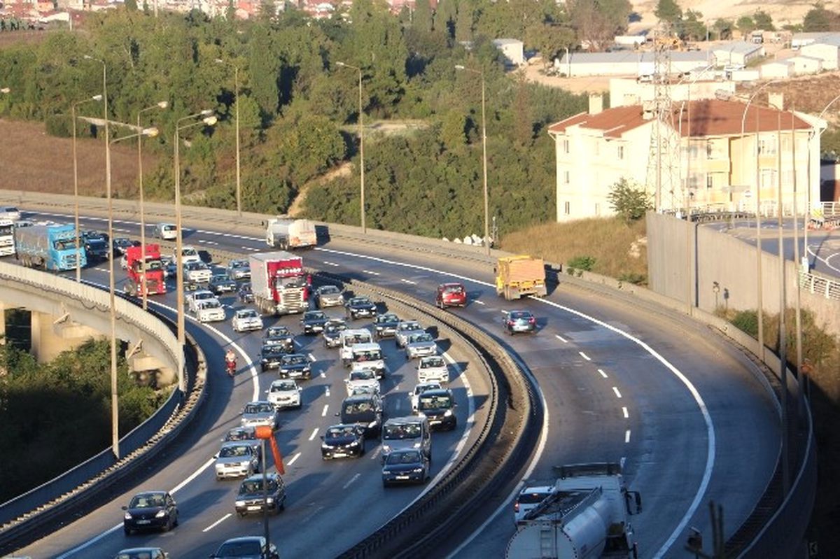 Tem Otoyolu\'nda Dönüş Çilesi Devam Ediyor