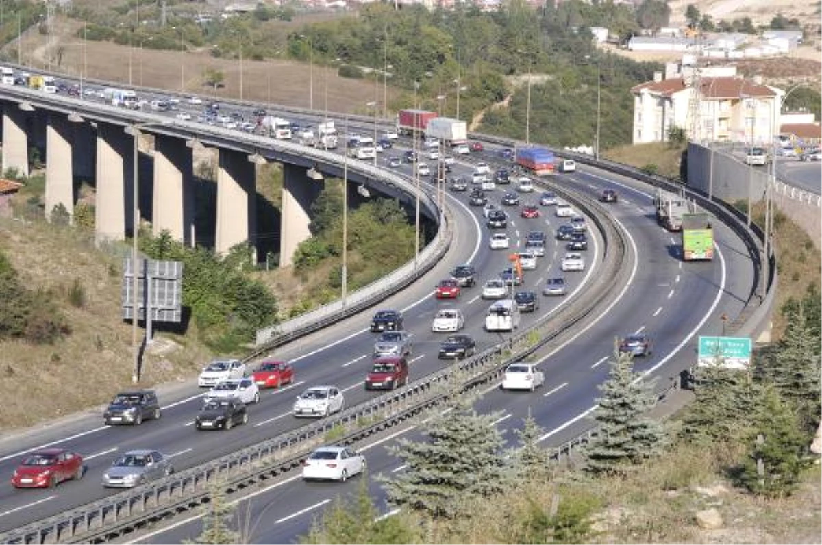 Tem Otoyolu\'nda Trafik Bugün de Adım Adım İlerledi (2)- Yeniden