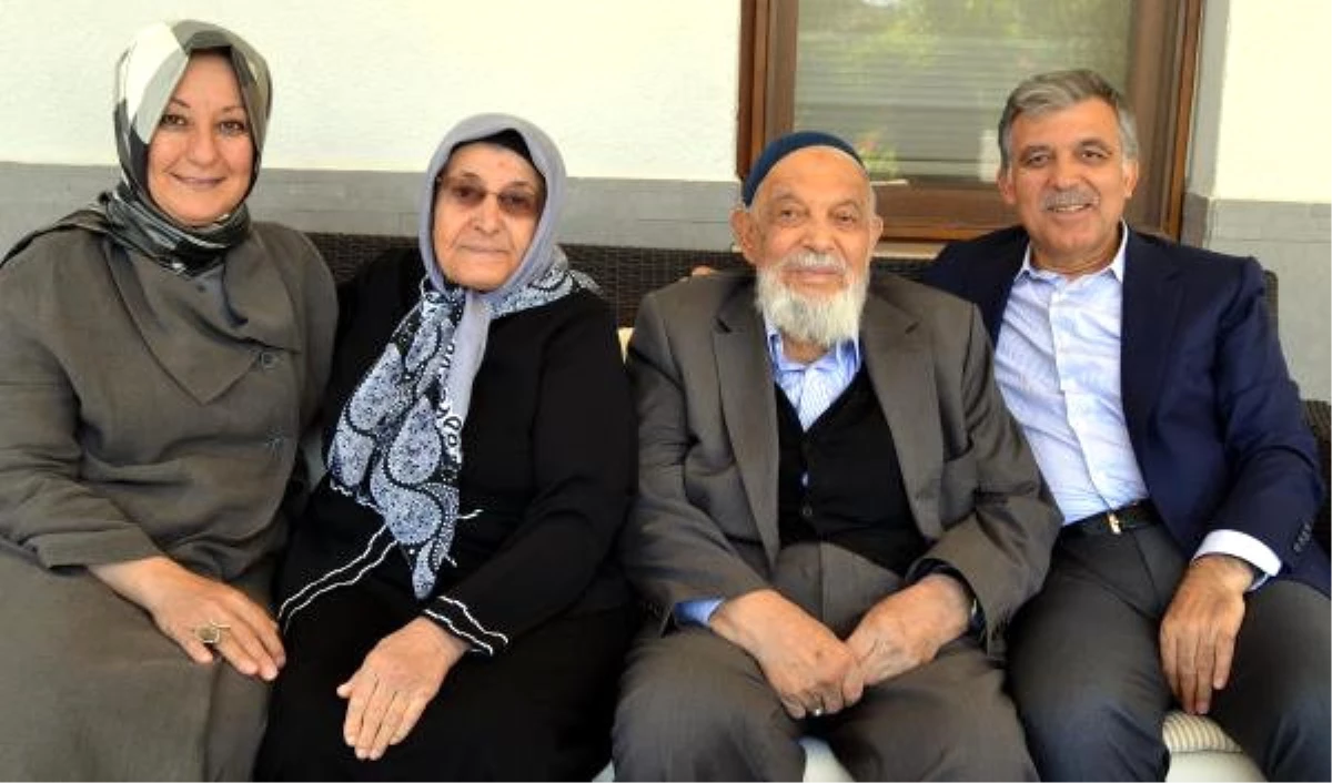 Abdullah Gül\'den, Kayseri\'de Anne-Babasına Bayram Ziyareti