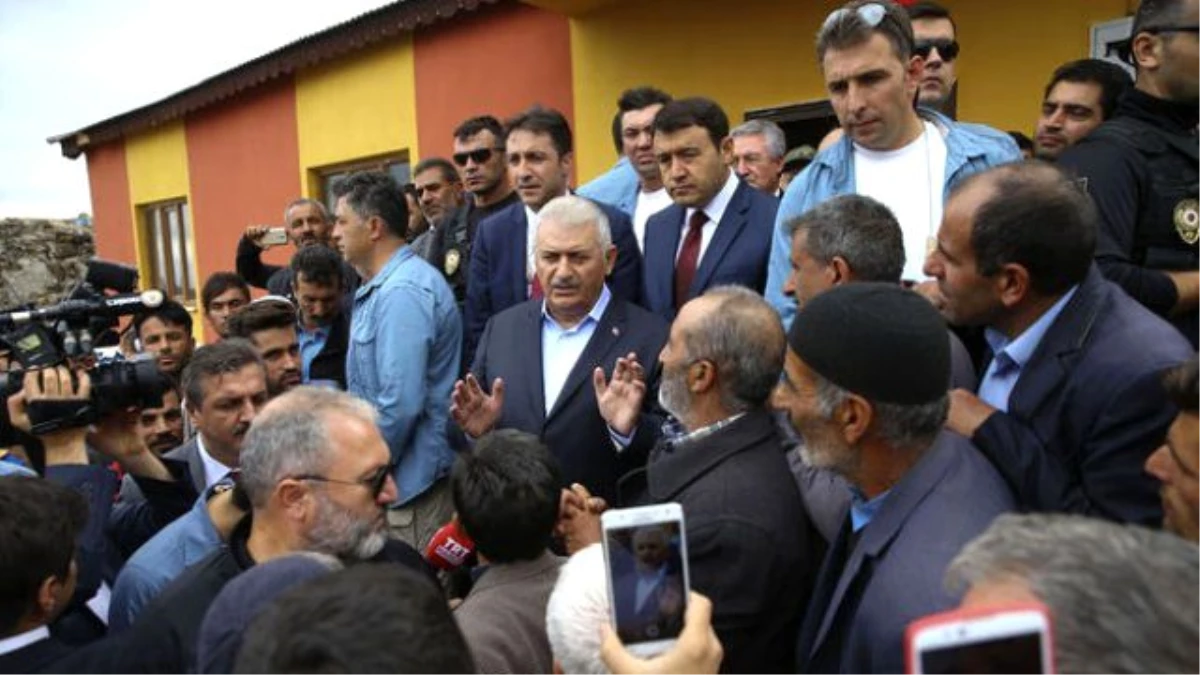 Başbakan Yıldırım\'dan Şehit Köy Korucularının Ailelerine Taziye Ziyareti (2)