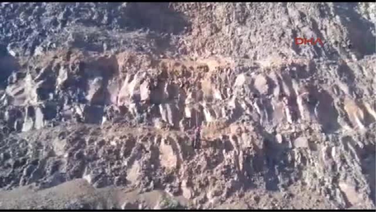 Bingöl\'de 85 Metrede Mahsur Keçileri Afad Kurtardı