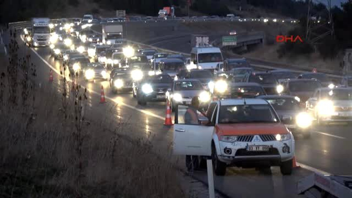 Bolu Akşam Saatlerinde Trafik Yoğunluğu Arttı
