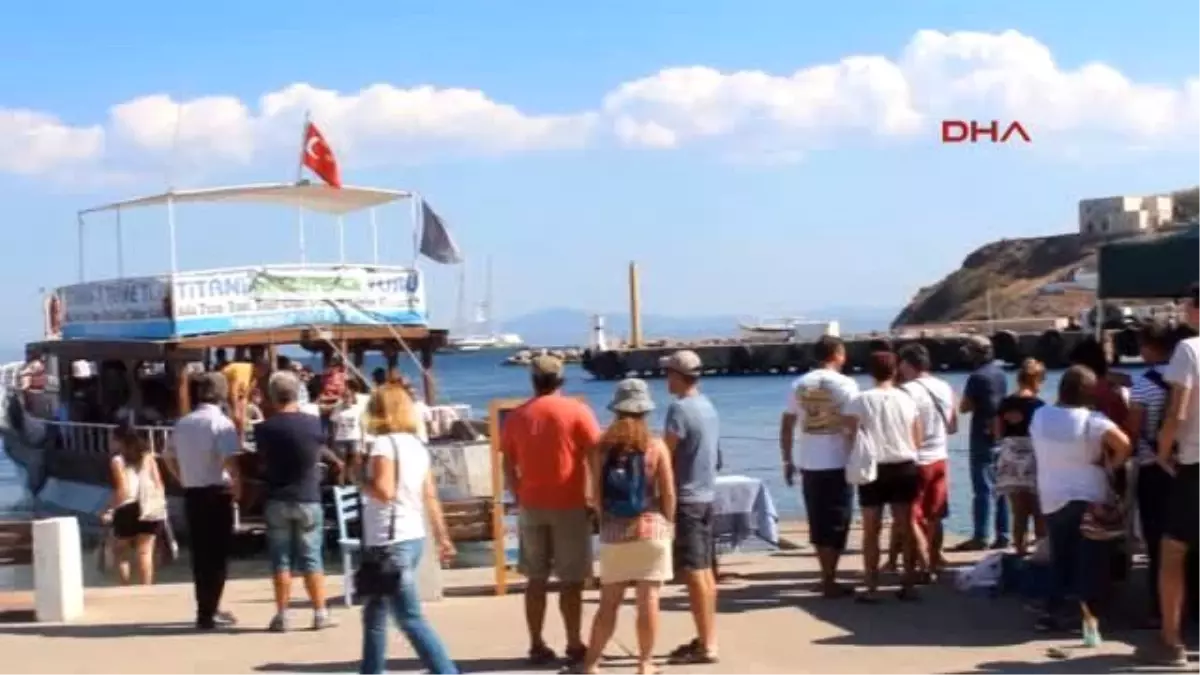 Çanakkale - Greenpeace\'in Gemisi Rainbow Warrior Bozcaada\'da