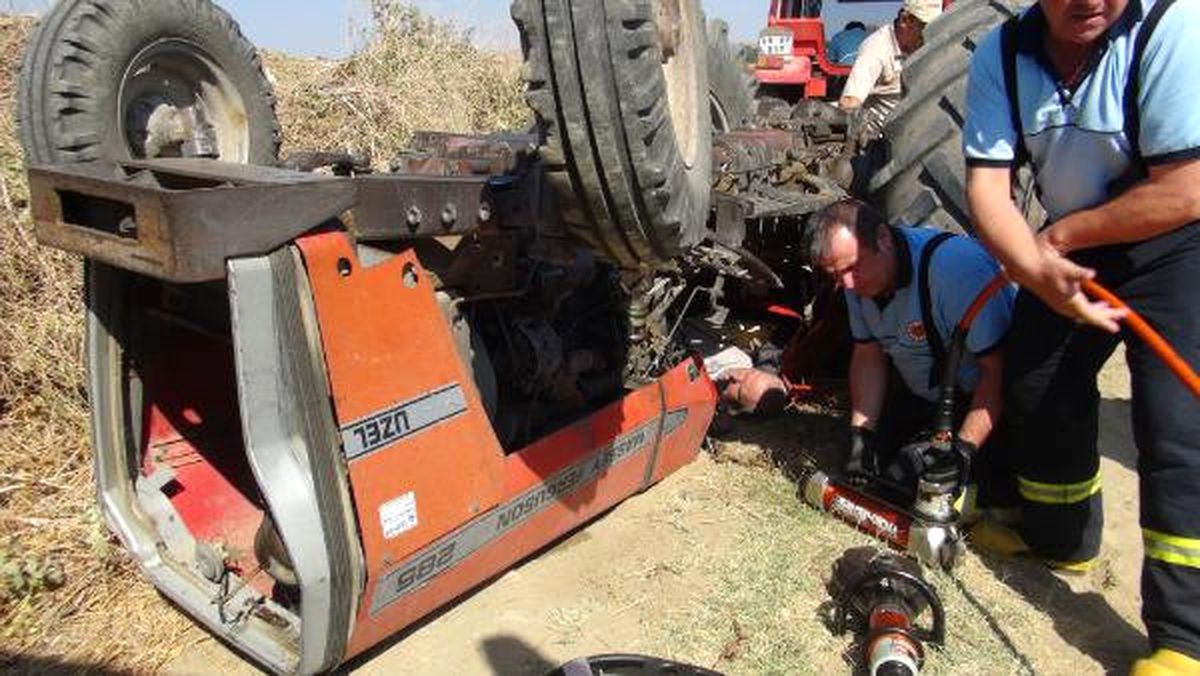 Devrien Traktör Altından 4 Saat Sonra Yaralı Kurtarıldı