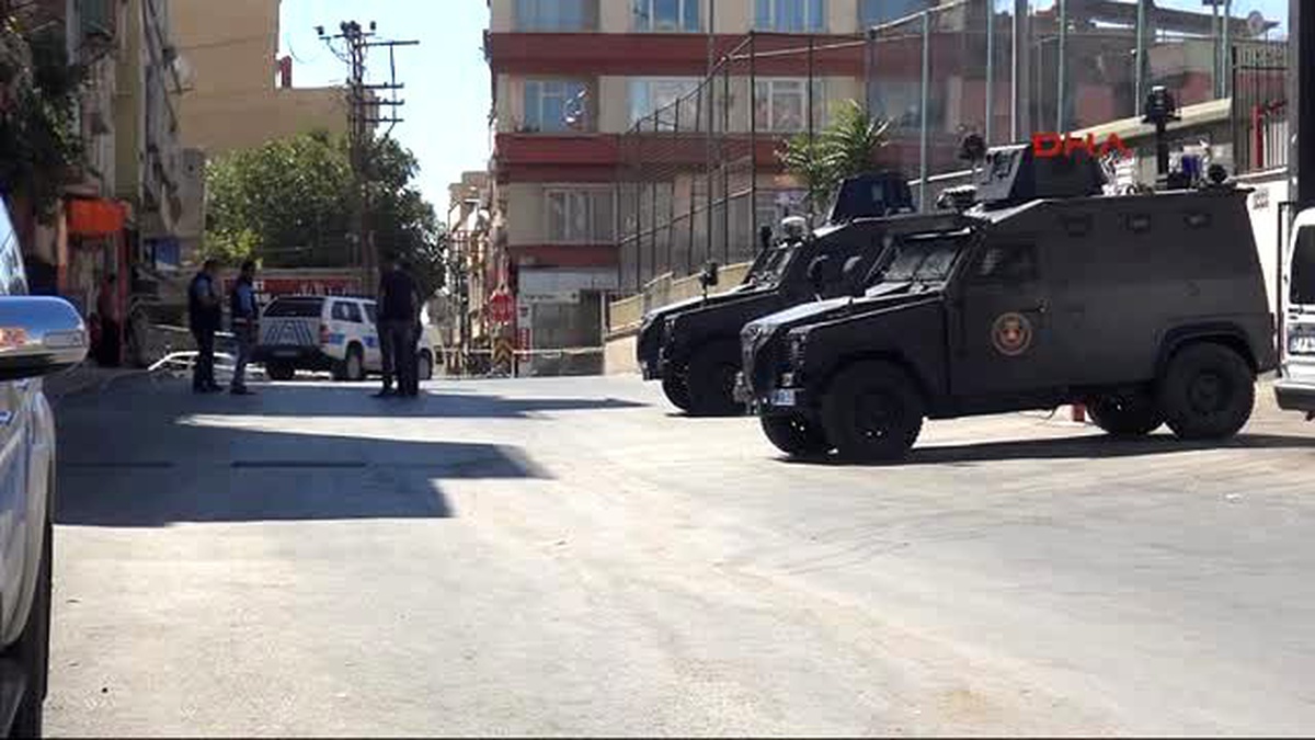 Gaziantep\'te Cemevi\'ne Bombalı Saldırı İhbarı Polisi Alarma Geçirdi