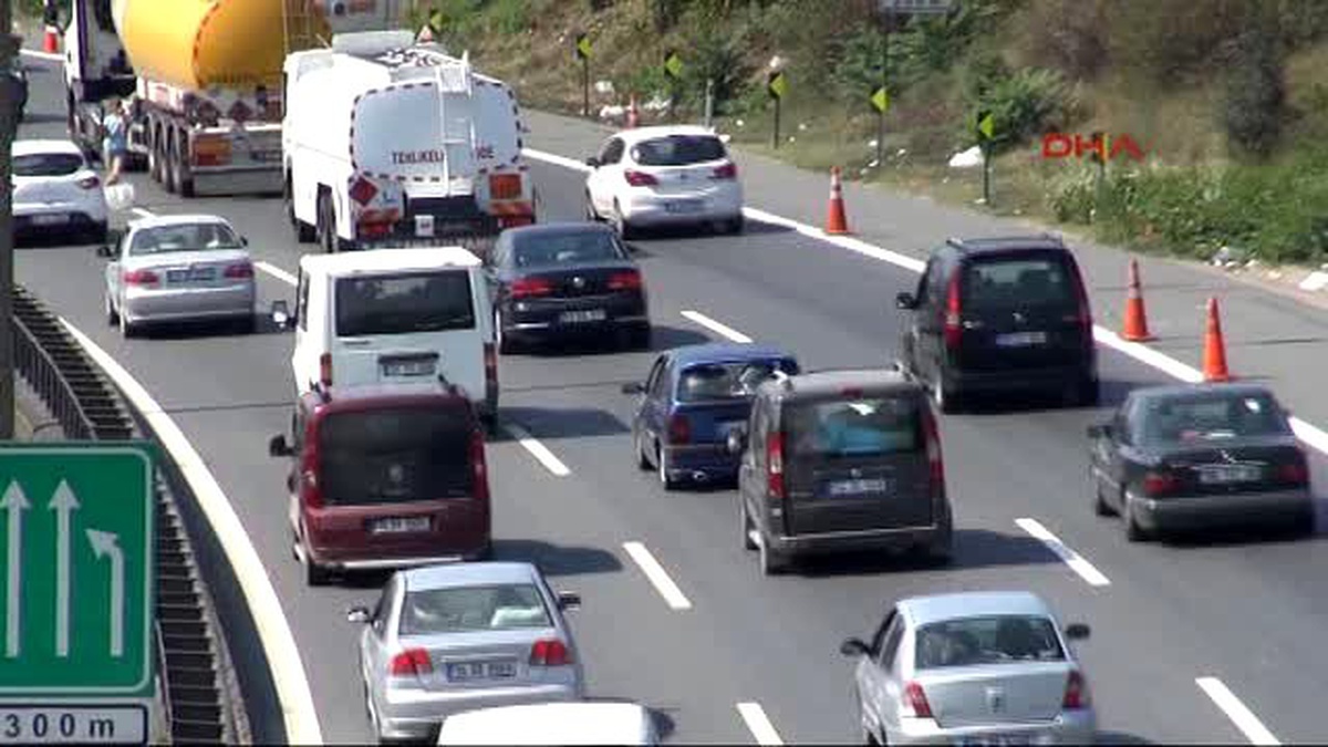 Kocaeli Tem Otoyolu\'nda Tatilci Yoğunluğu