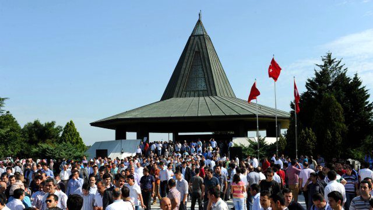 Menderes, Zorlu ve Polatkan Anılıyor